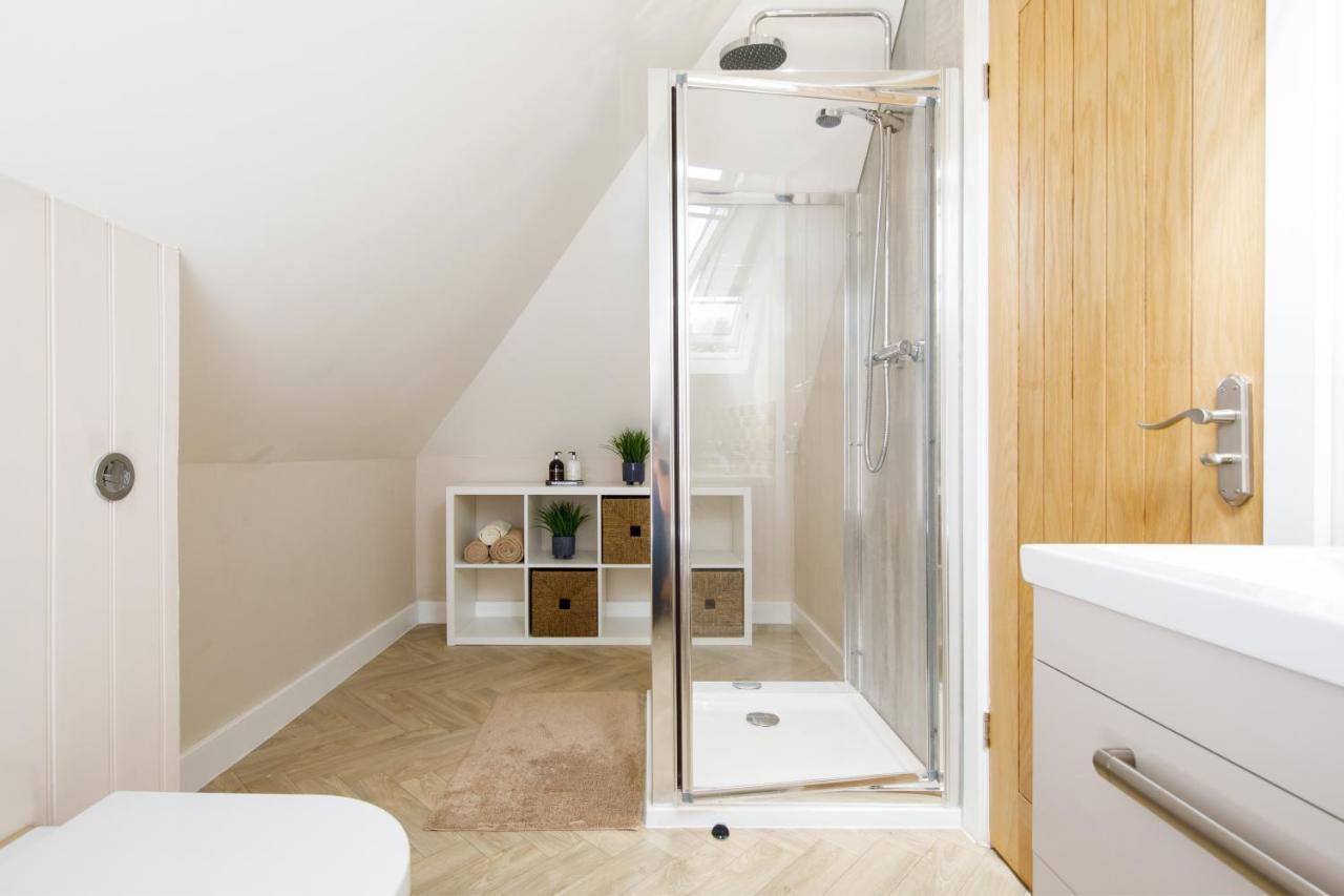'Orchard Croft Lodge - Chichester', Book-Direct, New Home 1,367 Sq' Ft' , Can Sleep 8 On Request , Split & Link 'Super King' Size Beds, Free Wi-Fi, Sky Tv & Sky Sports, 9 - Minutes From West Wittering Beach, Very Quiet Location, Dog Friendly Extérieur photo