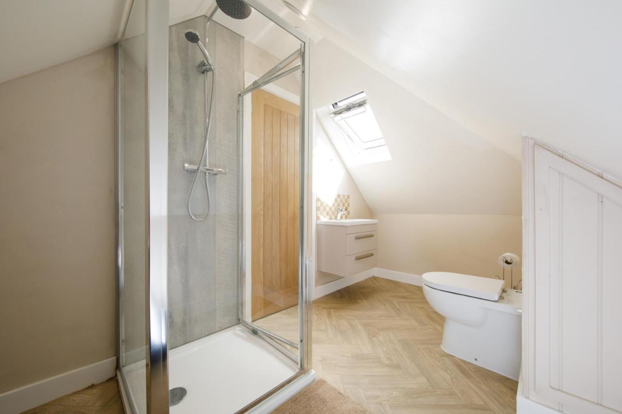 'Orchard Croft Lodge - Chichester', Book-Direct, New Home 1,367 Sq' Ft' , Can Sleep 8 On Request , Split & Link 'Super King' Size Beds, Free Wi-Fi, Sky Tv & Sky Sports, 9 - Minutes From West Wittering Beach, Very Quiet Location, Dog Friendly Extérieur photo