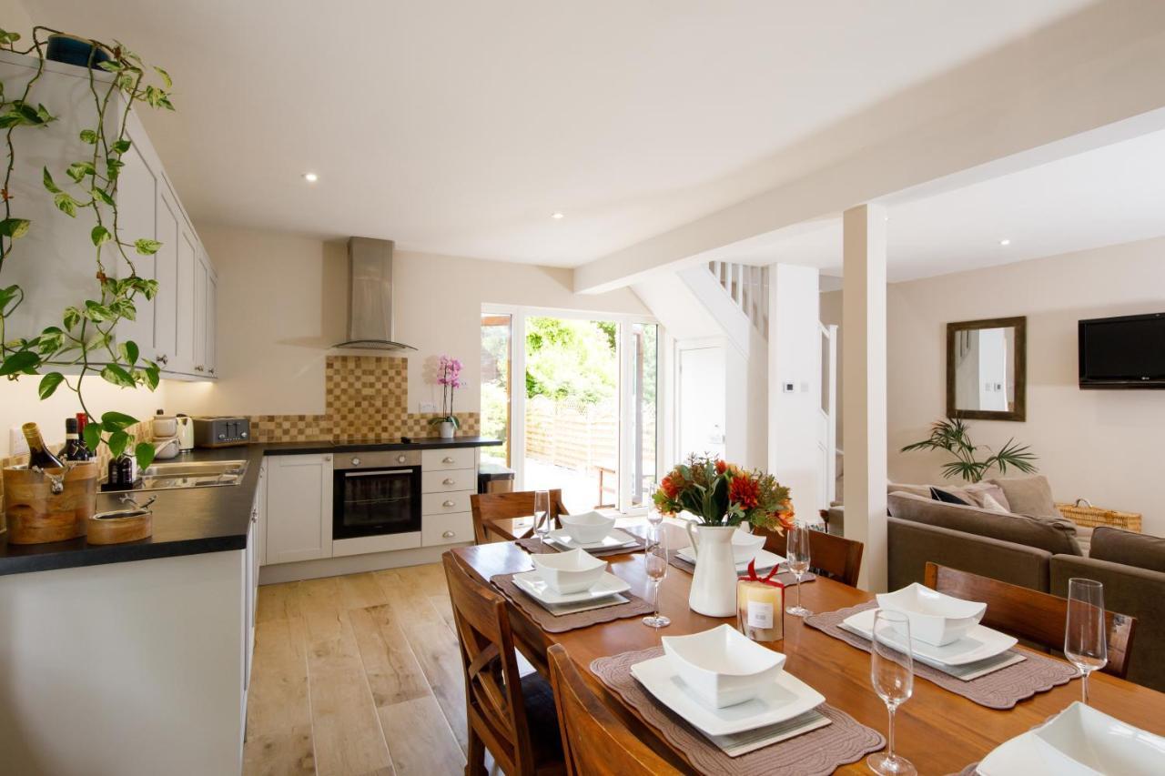 'Orchard Croft Lodge - Chichester', Book-Direct, New Home 1,367 Sq' Ft' , Can Sleep 8 On Request , Split & Link 'Super King' Size Beds, Free Wi-Fi, Sky Tv & Sky Sports, 9 - Minutes From West Wittering Beach, Very Quiet Location, Dog Friendly Extérieur photo