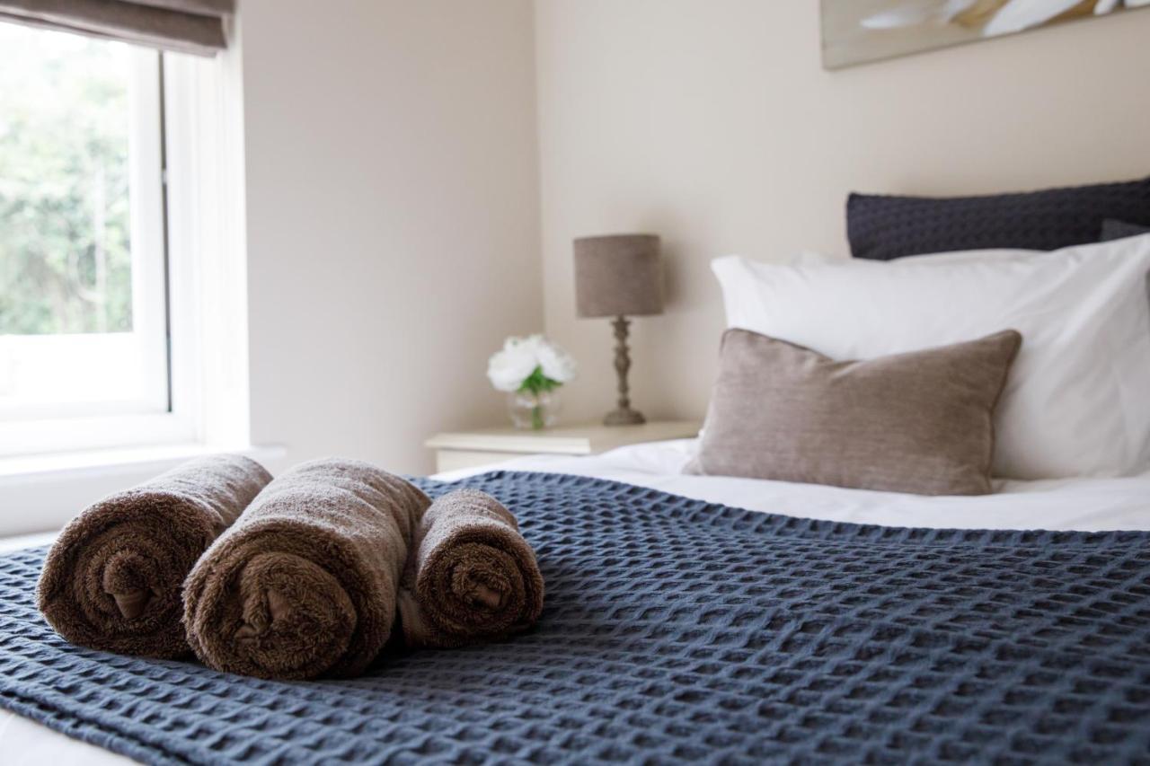 'Orchard Croft Lodge - Chichester', Book-Direct, New Home 1,367 Sq' Ft' , Can Sleep 8 On Request , Split & Link 'Super King' Size Beds, Free Wi-Fi, Sky Tv & Sky Sports, 9 - Minutes From West Wittering Beach, Very Quiet Location, Dog Friendly Extérieur photo