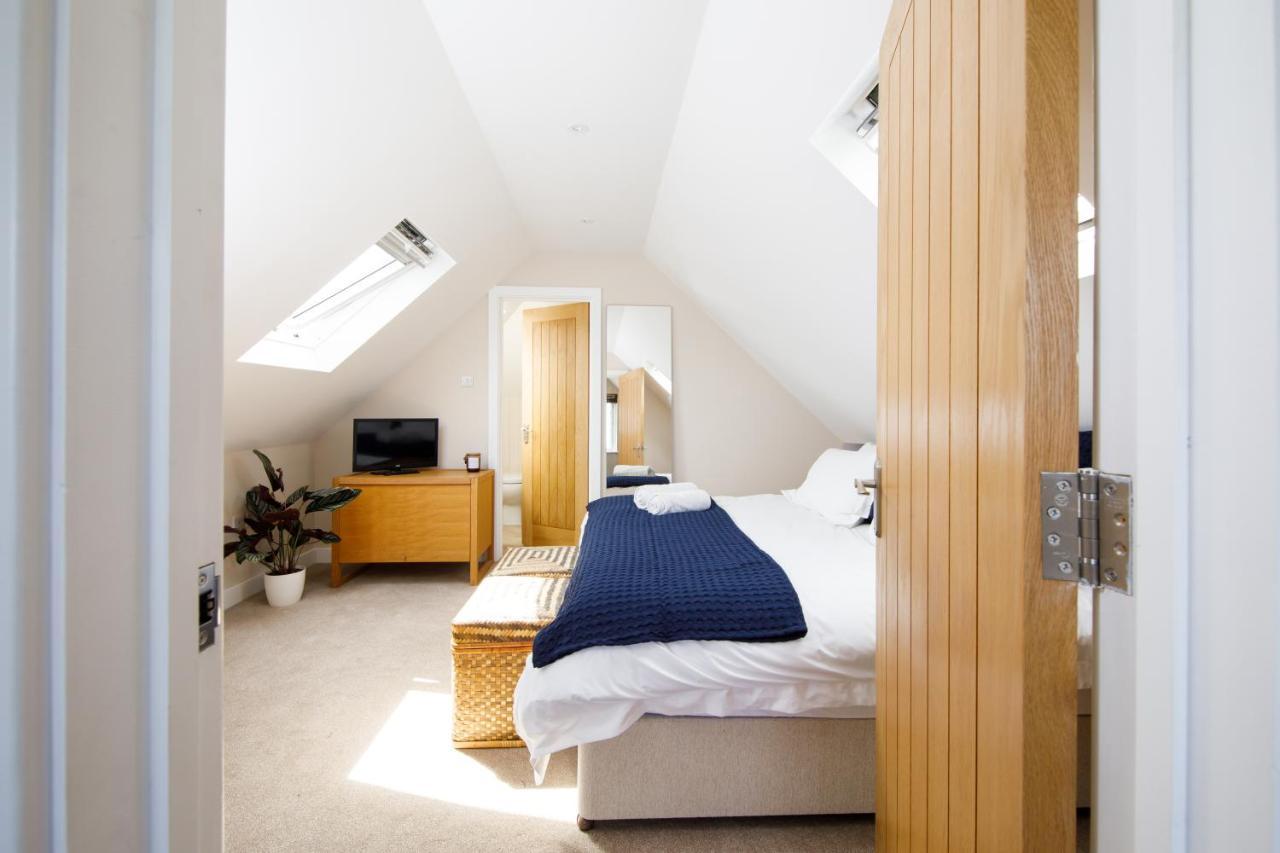 'Orchard Croft Lodge - Chichester', Book-Direct, New Home 1,367 Sq' Ft' , Can Sleep 8 On Request , Split & Link 'Super King' Size Beds, Free Wi-Fi, Sky Tv & Sky Sports, 9 - Minutes From West Wittering Beach, Very Quiet Location, Dog Friendly Extérieur photo