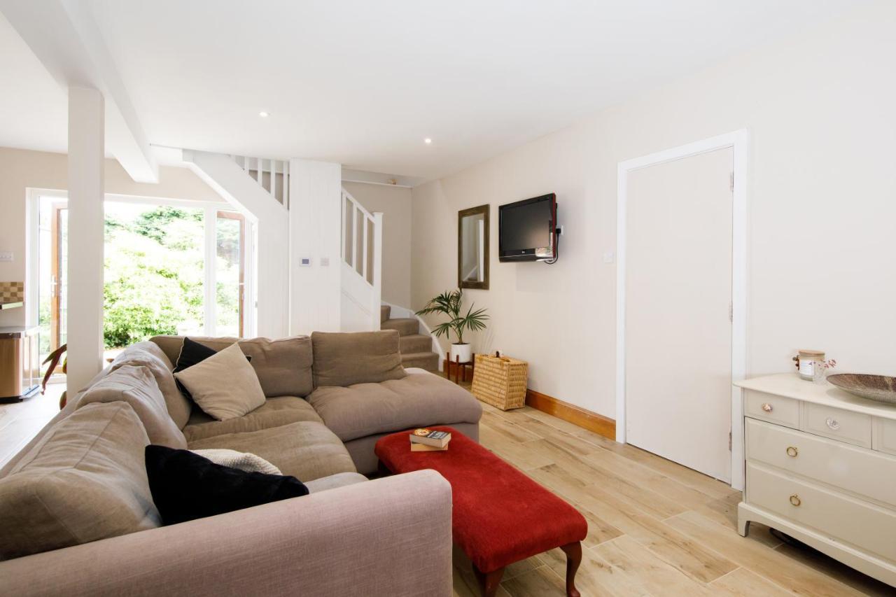 'Orchard Croft Lodge - Chichester', Book-Direct, New Home 1,367 Sq' Ft' , Can Sleep 8 On Request , Split & Link 'Super King' Size Beds, Free Wi-Fi, Sky Tv & Sky Sports, 9 - Minutes From West Wittering Beach, Very Quiet Location, Dog Friendly Extérieur photo