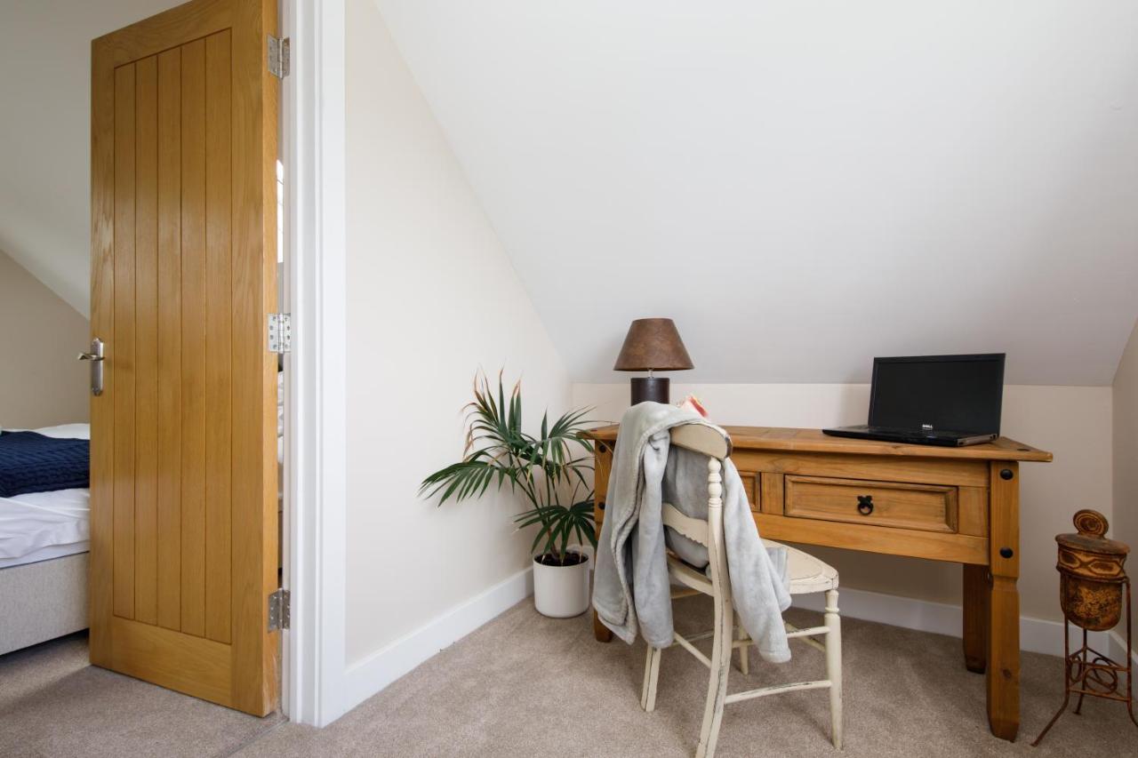 'Orchard Croft Lodge - Chichester', Book-Direct, New Home 1,367 Sq' Ft' , Can Sleep 8 On Request , Split & Link 'Super King' Size Beds, Free Wi-Fi, Sky Tv & Sky Sports, 9 - Minutes From West Wittering Beach, Very Quiet Location, Dog Friendly Extérieur photo