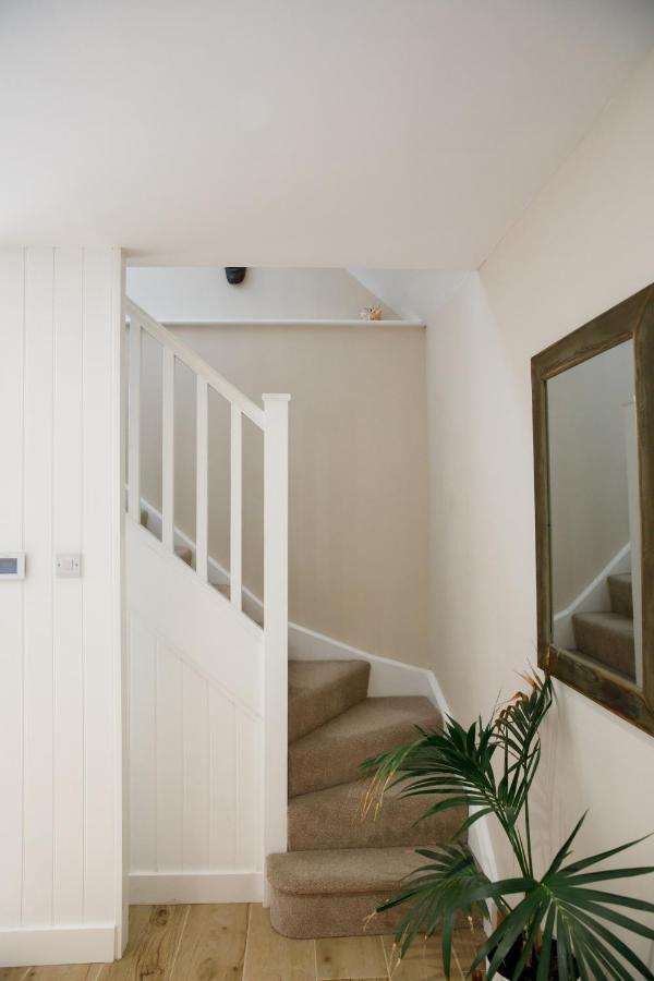 'Orchard Croft Lodge - Chichester', Book-Direct, New Home 1,367 Sq' Ft' , Can Sleep 8 On Request , Split & Link 'Super King' Size Beds, Free Wi-Fi, Sky Tv & Sky Sports, 9 - Minutes From West Wittering Beach, Very Quiet Location, Dog Friendly Extérieur photo