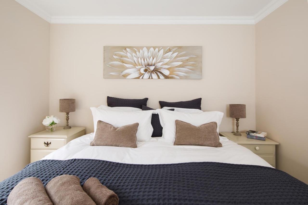 'Orchard Croft Lodge - Chichester', Book-Direct, New Home 1,367 Sq' Ft' , Can Sleep 8 On Request , Split & Link 'Super King' Size Beds, Free Wi-Fi, Sky Tv & Sky Sports, 9 - Minutes From West Wittering Beach, Very Quiet Location, Dog Friendly Extérieur photo