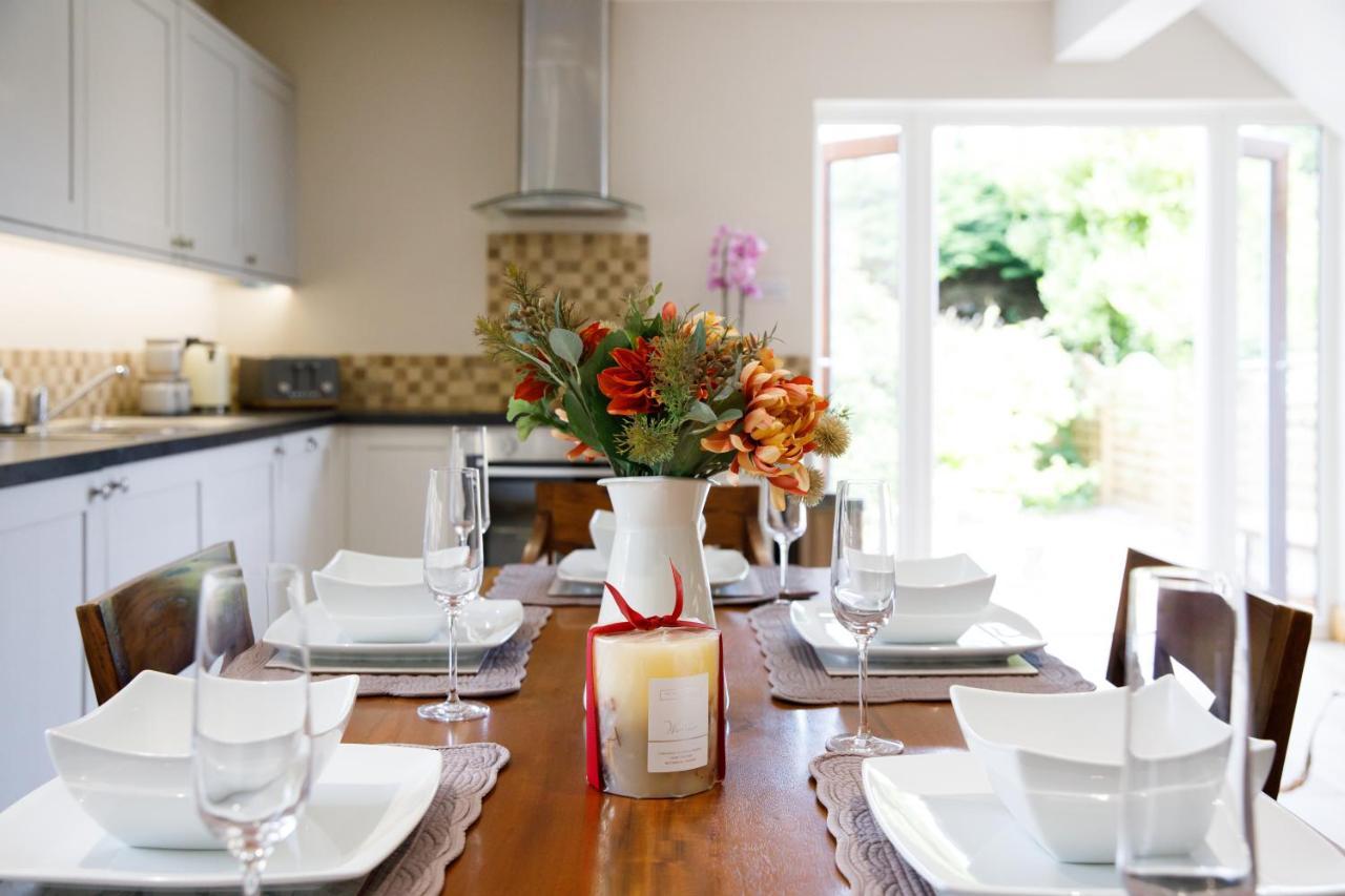 'Orchard Croft Lodge - Chichester', Book-Direct, New Home 1,367 Sq' Ft' , Can Sleep 8 On Request , Split & Link 'Super King' Size Beds, Free Wi-Fi, Sky Tv & Sky Sports, 9 - Minutes From West Wittering Beach, Very Quiet Location, Dog Friendly Extérieur photo