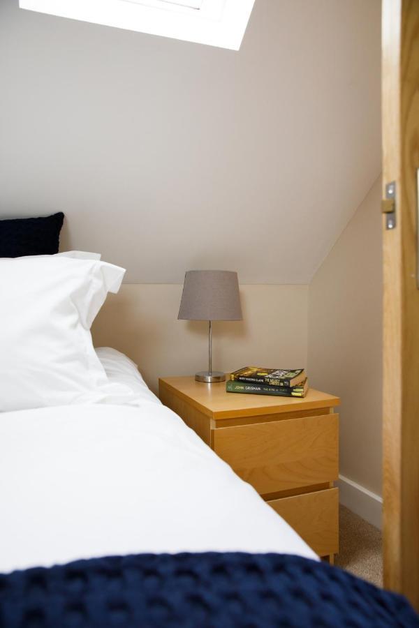 'Orchard Croft Lodge - Chichester', Book-Direct, New Home 1,367 Sq' Ft' , Can Sleep 8 On Request , Split & Link 'Super King' Size Beds, Free Wi-Fi, Sky Tv & Sky Sports, 9 - Minutes From West Wittering Beach, Very Quiet Location, Dog Friendly Extérieur photo