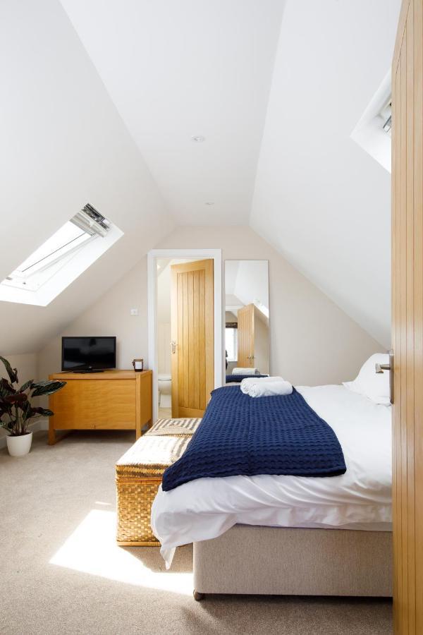 'Orchard Croft Lodge - Chichester', Book-Direct, New Home 1,367 Sq' Ft' , Can Sleep 8 On Request , Split & Link 'Super King' Size Beds, Free Wi-Fi, Sky Tv & Sky Sports, 9 - Minutes From West Wittering Beach, Very Quiet Location, Dog Friendly Extérieur photo