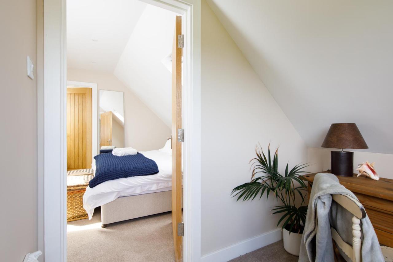 'Orchard Croft Lodge - Chichester', Book-Direct, New Home 1,367 Sq' Ft' , Can Sleep 8 On Request , Split & Link 'Super King' Size Beds, Free Wi-Fi, Sky Tv & Sky Sports, 9 - Minutes From West Wittering Beach, Very Quiet Location, Dog Friendly Extérieur photo