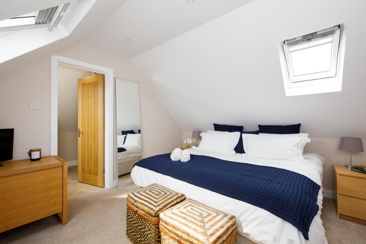 'Orchard Croft Lodge - Chichester', Book-Direct, New Home 1,367 Sq' Ft' , Can Sleep 8 On Request , Split & Link 'Super King' Size Beds, Free Wi-Fi, Sky Tv & Sky Sports, 9 - Minutes From West Wittering Beach, Very Quiet Location, Dog Friendly Extérieur photo